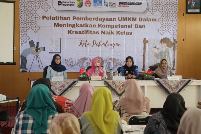 Dekranasda Kota Pekalongan Dorong Kreativitas Lewat Pelatihan Daur Ulang Sampah PlastikKota Peka