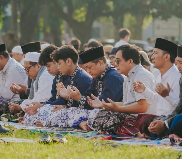 Sholat Iduladha di Lapangan Mataram Berlangsung Khidmat, Wali Kota Ajak Warga Teladani Semangat Pengorbanan