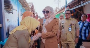 Wakil Walikota Pekalongan Takziah ke Rumah Duka Almarhumah Tarsimi, Sampaikan Dukungan dan Pendampingan Keluarga