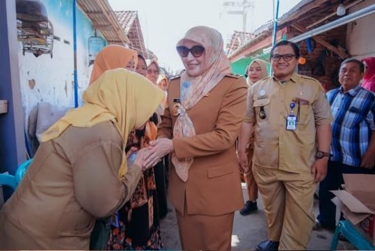 Wakil Walikota Pekalongan Takziah ke Rumah Duka Almarhumah Tarsimi, Sampaikan Dukungan dan Pendampingan Keluarga