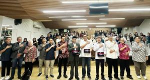FISIP Undip Gelar Bedah Buku, Mohammad Saleh Tekankan Pentingnya Menjembatani Teori dan Praktik Politik