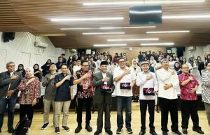 FISIP Undip Gelar Bedah Buku, Mohammad Saleh Tekankan Pentingnya Menjembatani Teori dan Praktik Politik